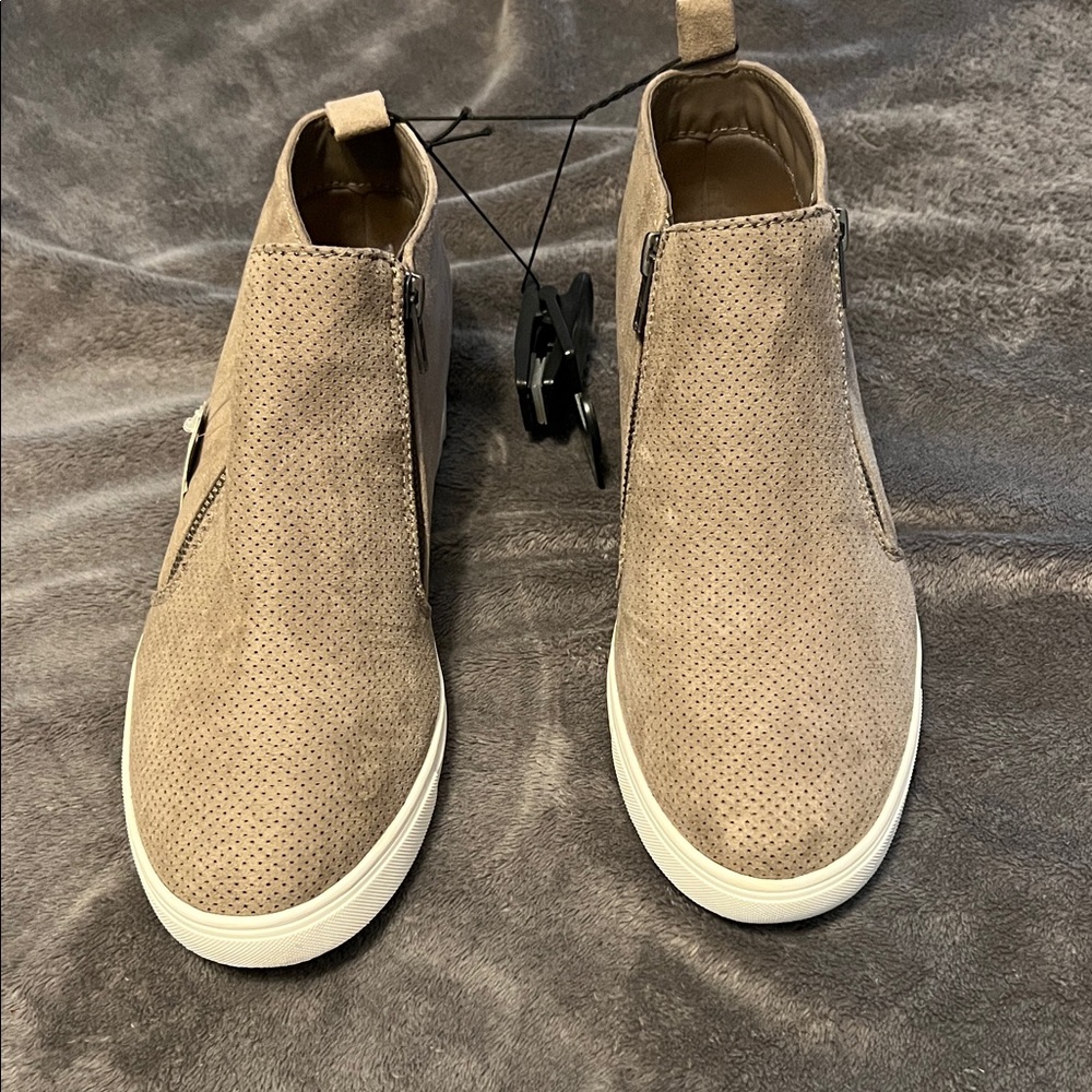 Time and Tru Women's Taupe Sneakers - Picture 2 of 2